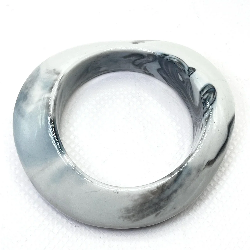Vintage Black and White Marbled Mod Chunky Lucite Heavy Plastic Bangle Bracelet